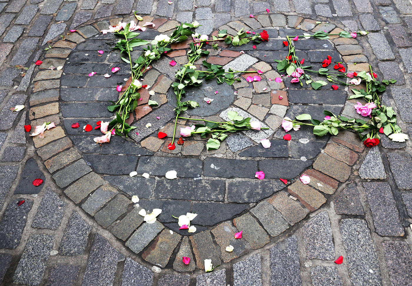 Photos taken in Edinburgh on voting day in the  Scottish Indepemdence Referendum on 18 September 2014  -  The Royal Mile  -  A Floral 'Yes' Message left on the 'Heart of Midlothian, near St Giles' High Church. 