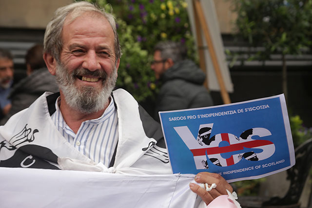 Photos taken in Edinburgh on voting day in the  Scottish Indepemdence Referendum on 18 September 2014  -  Visitor from Sardinia