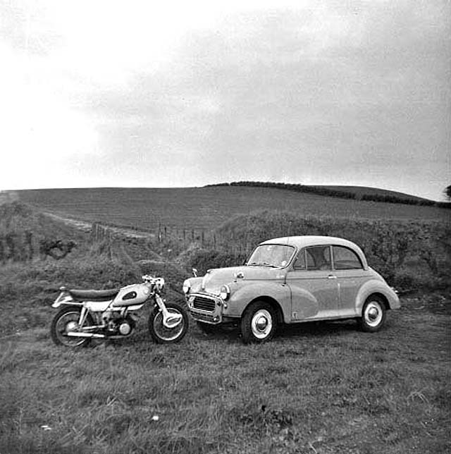 Moir & Baxter badge on a 1966 Austin Cooper 