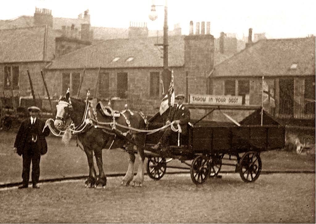 The Pringles in their carriage, possibly at Marchmont or Bruntsfield