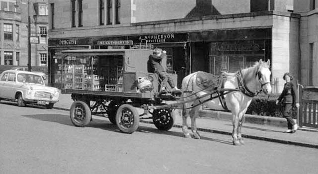 St Cuthbert's horse-drawn milk float with milkwomen at Comely Bank in 1959