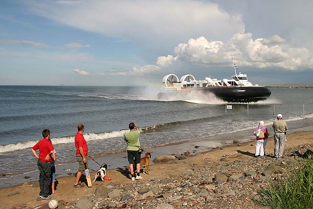 Hovercraft approaching Portobello, during thesecond day of trials for the Portobello-Kirkcaldy service  -  July 16, 2007