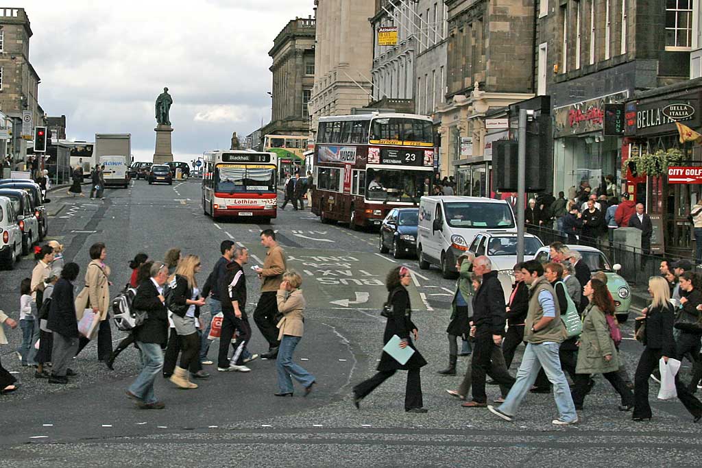 Pedestrians crossing Hanover Street  -  September 2007