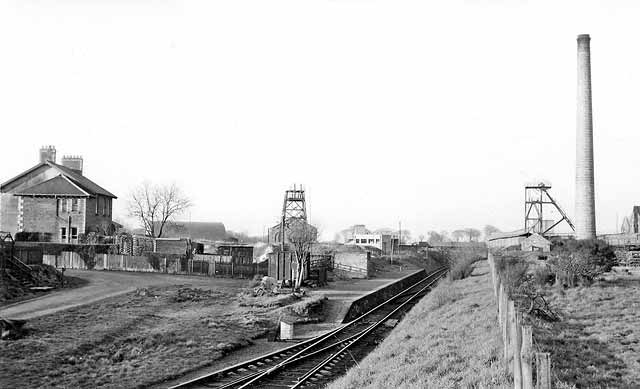 Railway photos  -  Gilmerton, looking to Edinburgh  -  April 17, 1955