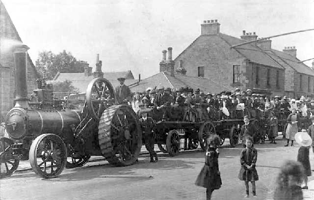 Road Train towed by a traction engine at Eskbank, around 1906-07