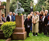 A Group of Delegates from the DO Hill Bicentenary Conference DO Hill's Grave on 20 May 2002, the bicentenary of his birth.