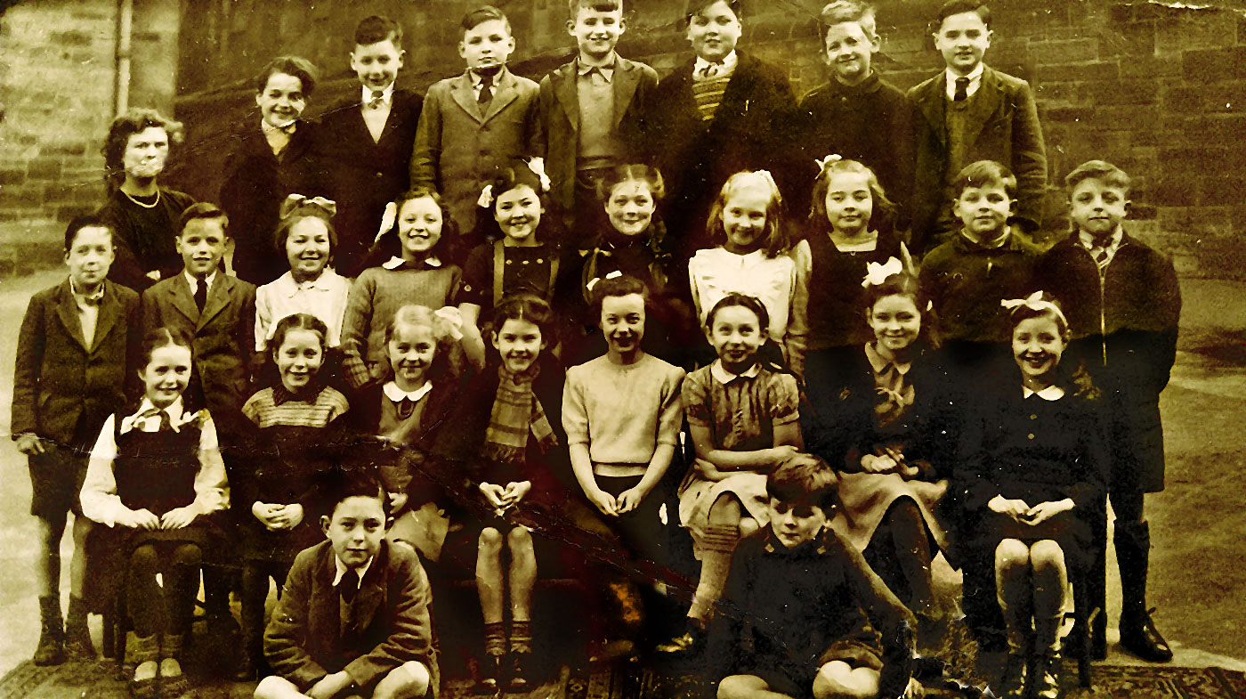 Class at Canaomills Primary School, around 1944-46  -  Photo restored 2016