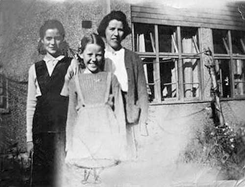 Valerie Turner with her sister and mother  in their garden at Colinton