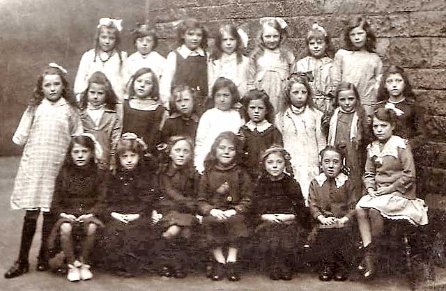 A class at Dr Bell's School, Great Junction Street, Leith  -  around 1920