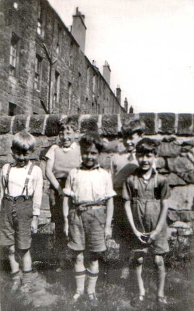 Children at East Thomas Street, Edinburgh, around 1950