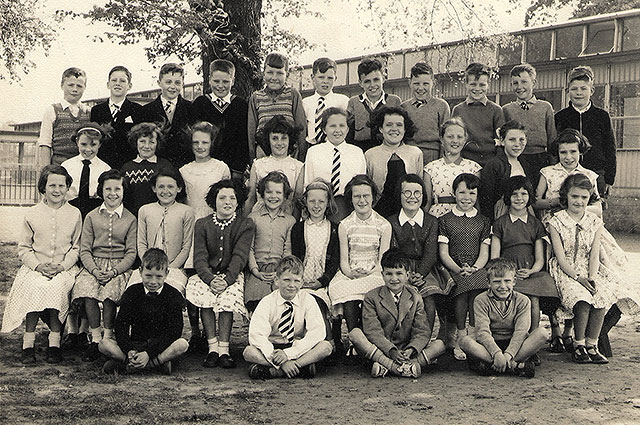 Fernieside School Class  -  Probably Primary 5, late-1960
