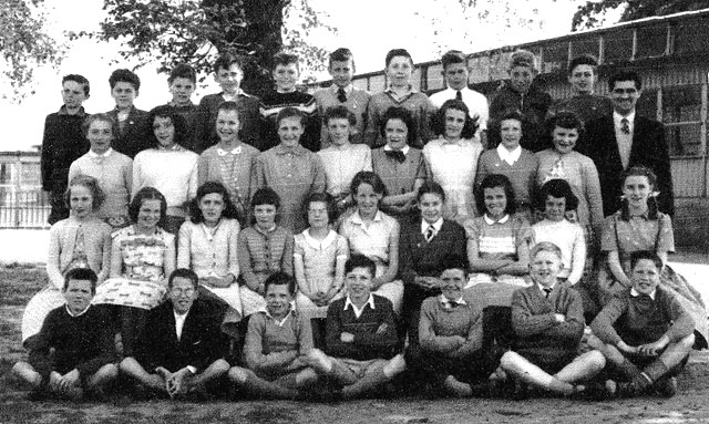 Fernieside School Class, around 1960