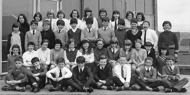 Hyvot Bank school class  -  1968-69