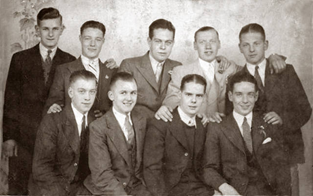 Photograph from Los Angeles Portrait Studios, 75 Princes Street  -  Bobby Kernan and Friends