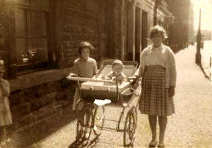 Children who lived in Farrier Streeet, Leith - 1958 photo