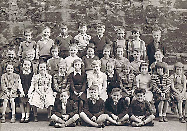 A school cass at Milton House School 1957  -  younger children, photographed by Norman Watson