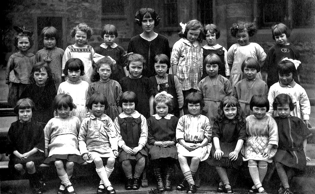 Roseburn Primary School class  -   around 1926