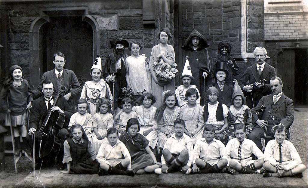 Roseburn Primary School play, performers  -   around 1926
