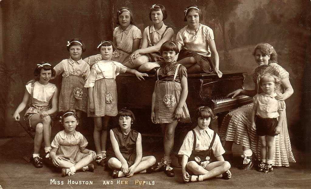 Jessie Houston's Jolly Girls, a tap and ballet class held in a wooden hut on  St John's Hill, off Holyrood Road