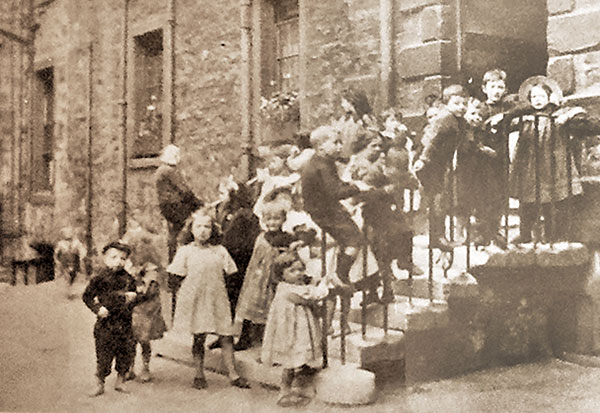 Children from St Saviour's Kindergarten on the steps at Chessel's Court, around 1911-12
