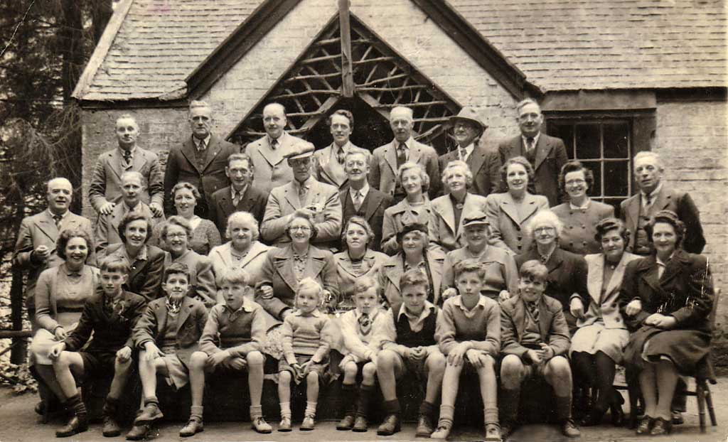 Wardie Residents' Club Annual Outing to Edgelaw Reservoir, 1947