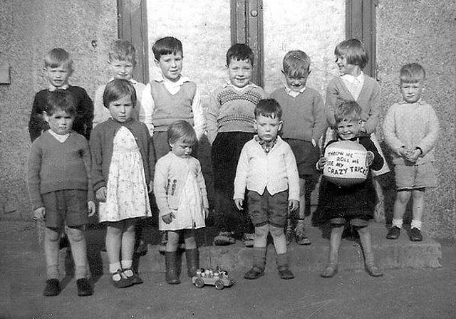 Children in Wardieburn Drive, outside the 'Sally Ann'.   Who are they?