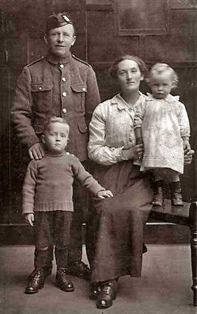 William Sutherland Low and family, 1918