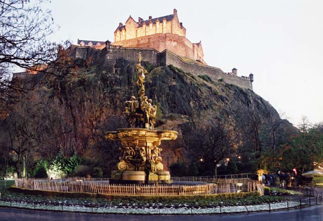 The Ross Fountain and Edinburgh Castle  -  Photograph 21 December 2003