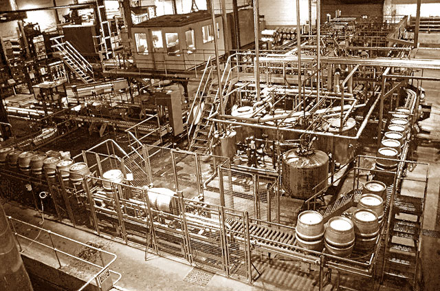 Scotttish & Newcastle Brewery, Fopuntainbridge  -  Filling the Kegs -  Sep 1992