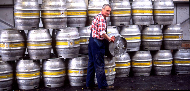 Scotttish & Newcastle Brewery, Fopuntainbridge  -  Stacking the Kegs  -  Sep 1992