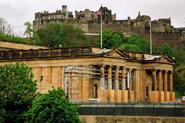 Photograph by Peter Stubbs  -  Edinburgh  -  May 2002  -  National Galleries of Scotland and Edinburgh Castle