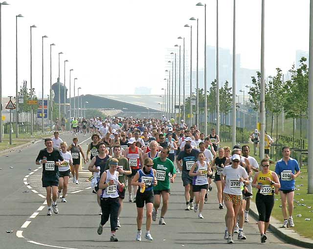 Edinburgh Marathon passing through Granton  -  June 11, 2006
