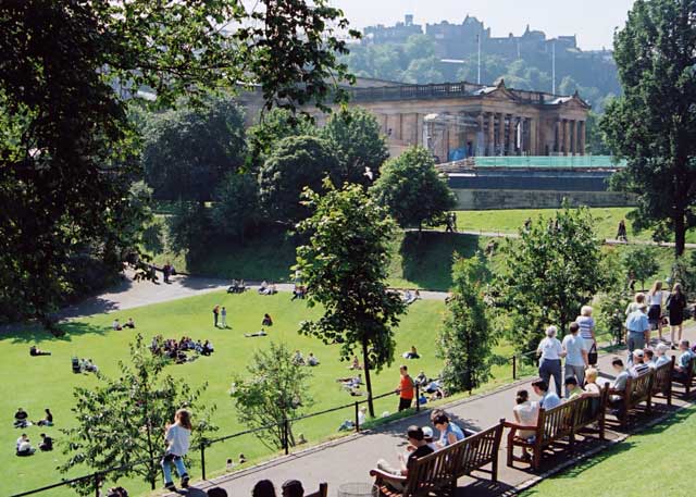 Photograph by Peter Stubbs  -  Edinburgh  -  August 2002  -  East Princes Street Gardens