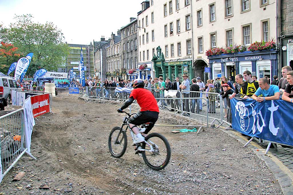 Urban Downhill Cycling Event  -  Edinburgh -  October 6, 2007 