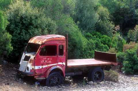 Corsica  -  Abandoned Coka Cola Lorry