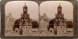Stereo View of the Fountain at Holyrood Palace  -  Underwood & Underwood