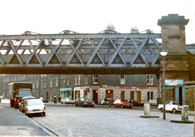 The Footballer's Arms at the corner of Easter Road and Thorntree Street  -  1974