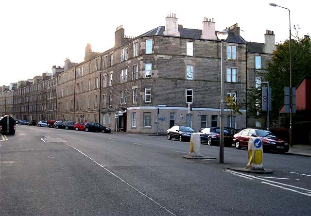 The Footballer's Arms at the corner of Easter Road and Thorntree Street  -  2011