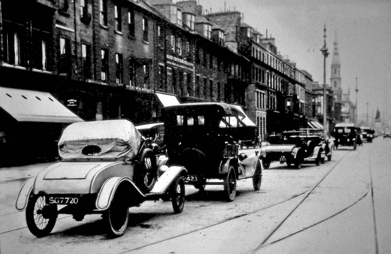 George Street in the 1920s  -  SG7720 and other vehicles
