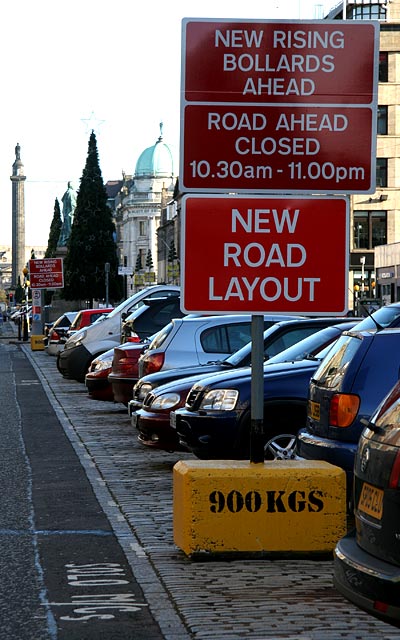 Road sigs in introduced into Edinburgh New Town in 2005 as part of the Central Edinburgh Traffic Management Scheme  -  George Street  -  looking east towards the junction with Frederick Street