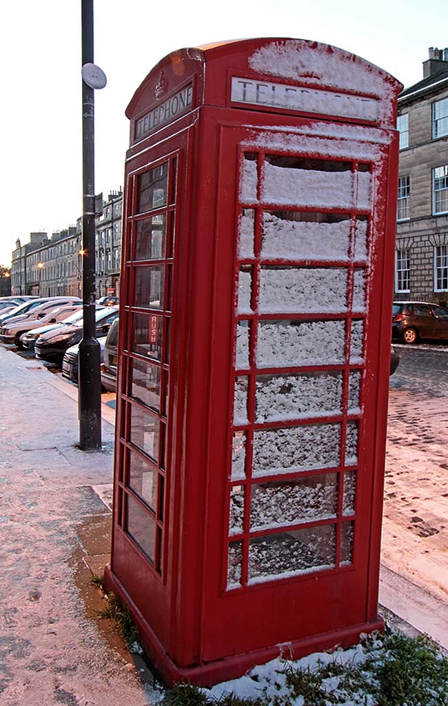 Telephone Kiosk in Great King Street, close to the junction with Dundas Street - November 2010