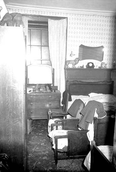 Dumbiedykes Survey Photograph - 1959  -  The bedroom at No 5 Heriot Mount