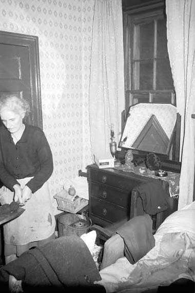 Dumbiedykes Survey Photograph - 1959  - Gran in the bedroom at No 5 Heriot Mount