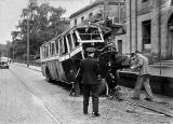 Inverleith Row  -  Bus and Lamp Post Crash - 1948