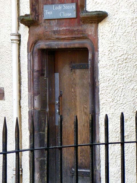 2 Lady Stair's Close - door - 2010