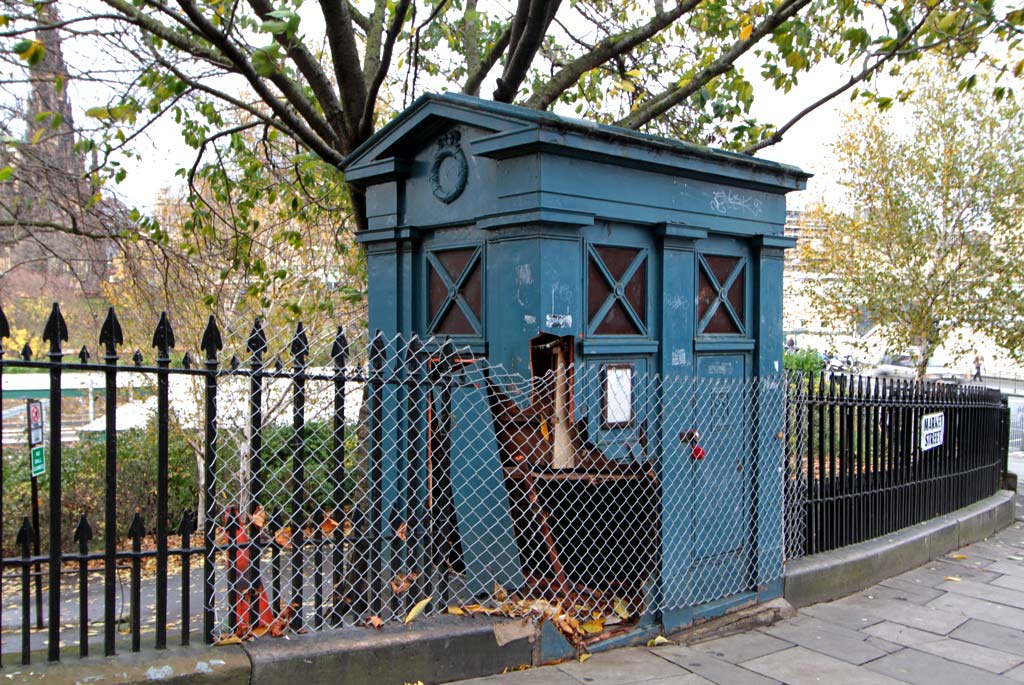 Police Box (now damaged) at the foot of Market Street, at the SE corner of East Princes Street Gardens