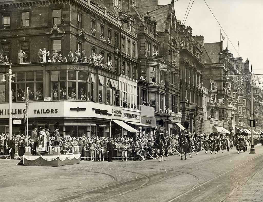 Photograph by Norward Inglis  -  A procession along Princes Street approaches the salute at Hanover Street  -  early-1950s