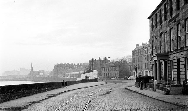 Looking east along Trinity Crescent towards the Old Chain Pier