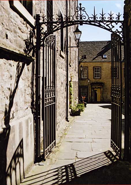 Tweeddale Court  -  Leading to the south from the Royal Mile, almost opposite John Knox House
