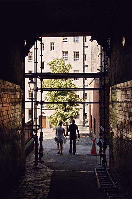 Entry to Wardrop's Close, to the north of the Lawnmarket near the top of the Royal Mile